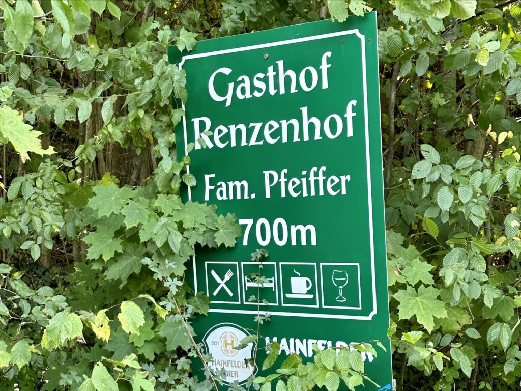 Werbeschild des angepeilten Gasthofes