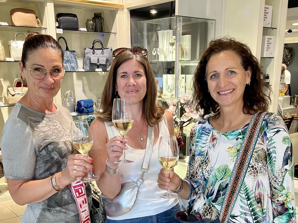 Drei Prosecco-Ladies